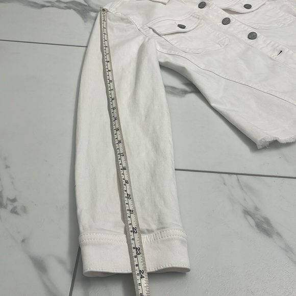 NWOT Women's White Denim Jacket Fitted Silver Buttons Size XS - Picture 13 of 15